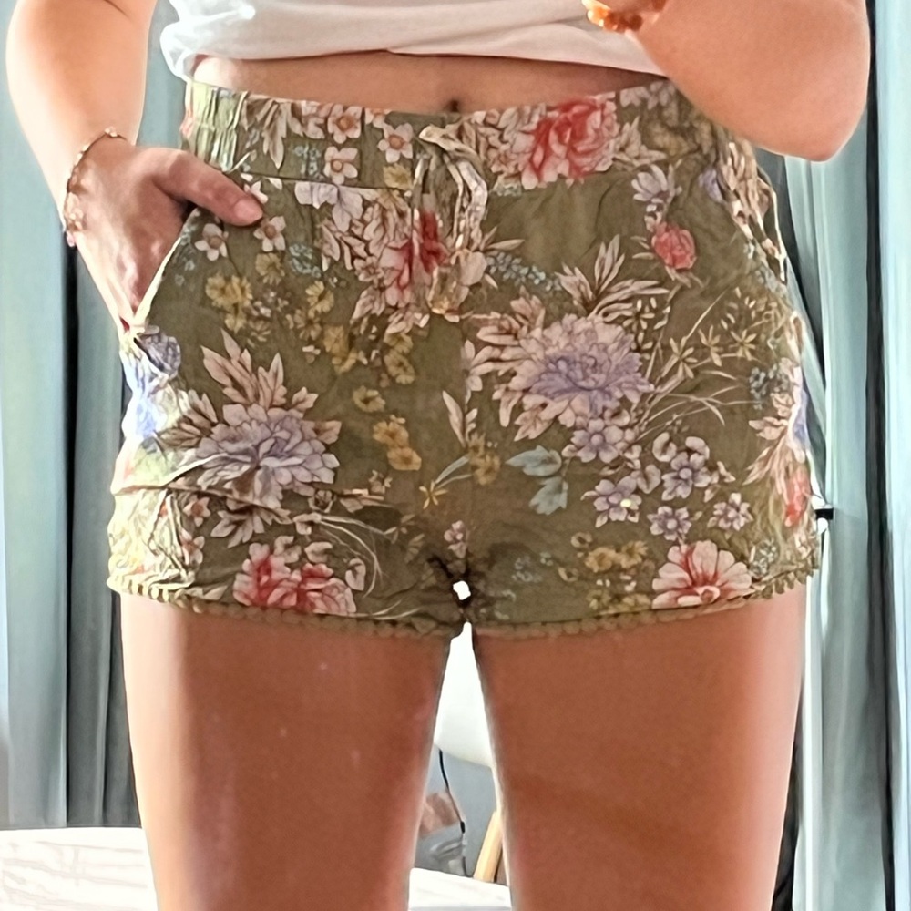 High waisted women’s shorts from bebop.